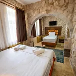 Hostel Crazy Horse *