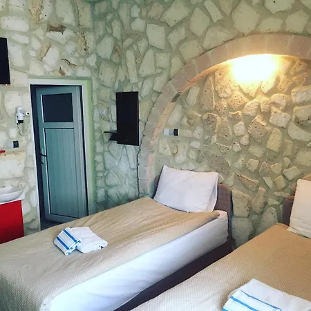 Crazyhorse Hostel *