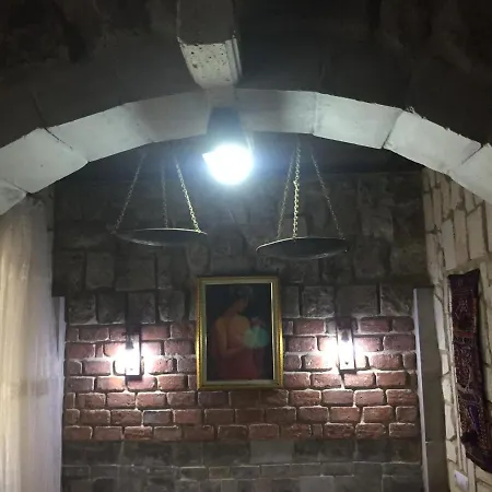 Crazyhorse Hostel *