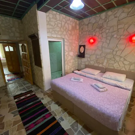 Crazy Horse Hostal *