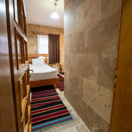 Hostel Crazy Horse *