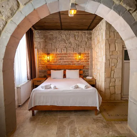 Hostel Crazy Horse *