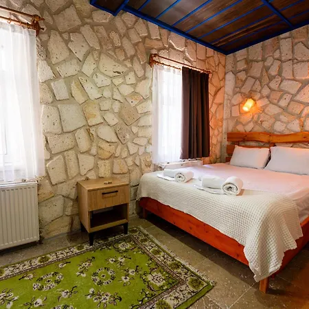 Crazy Horse Hostel *