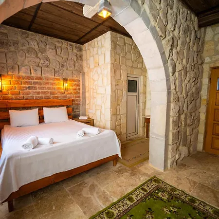 Hostel Crazy Horse *