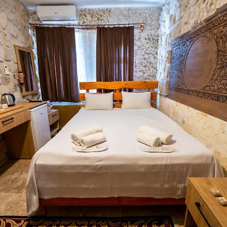 Hostel Crazy Horse *