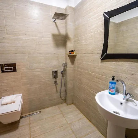 Hostel Crazy Horse *