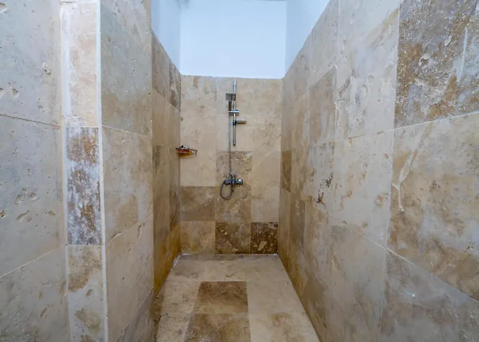 Hostel Crazy Horse *